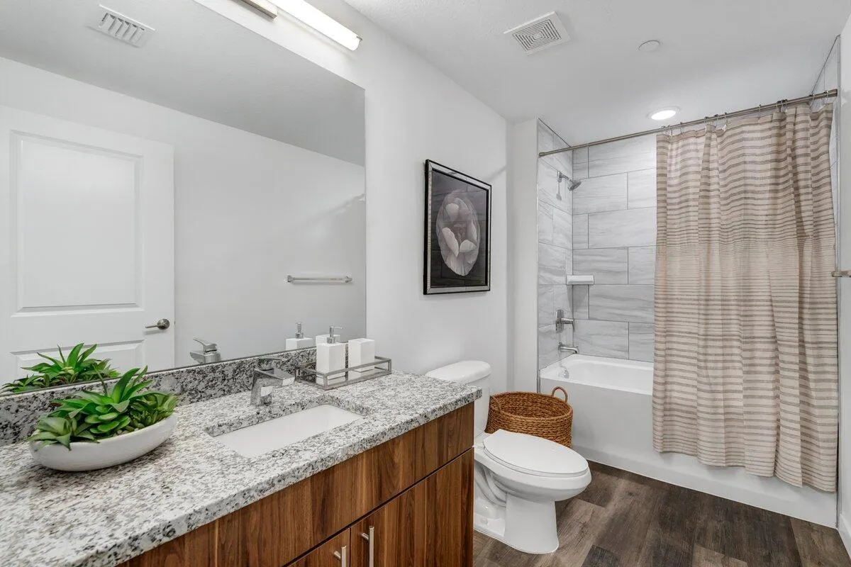 4250 Lakewood Road, #101