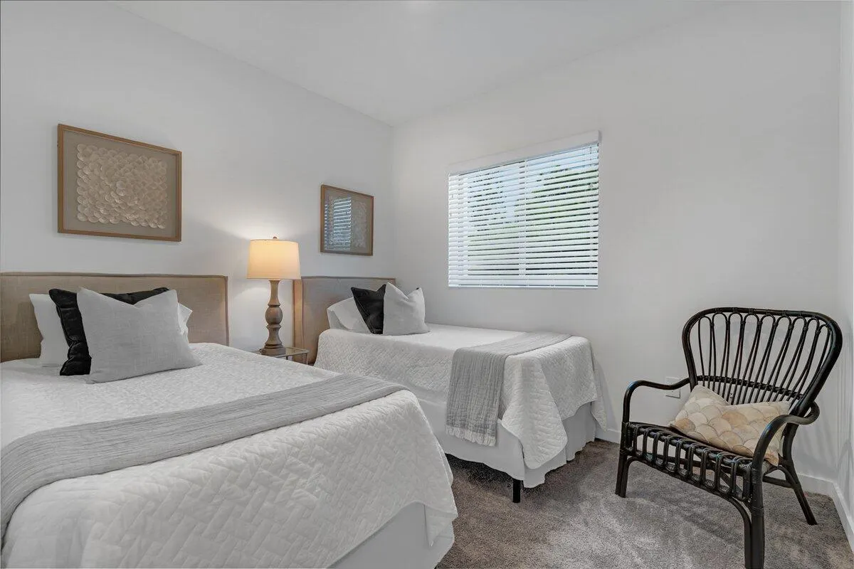 4250 Lakewood Road, #101