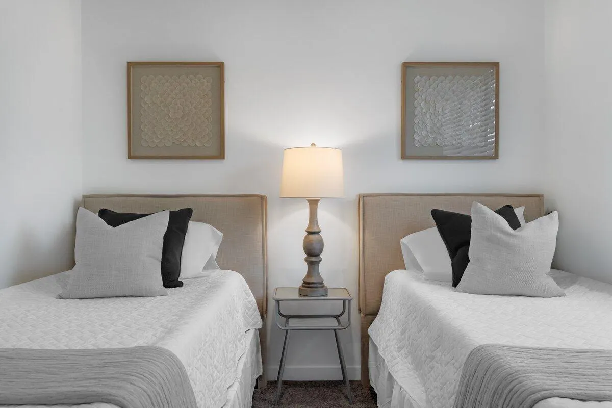 4250 Lakewood Road, #101