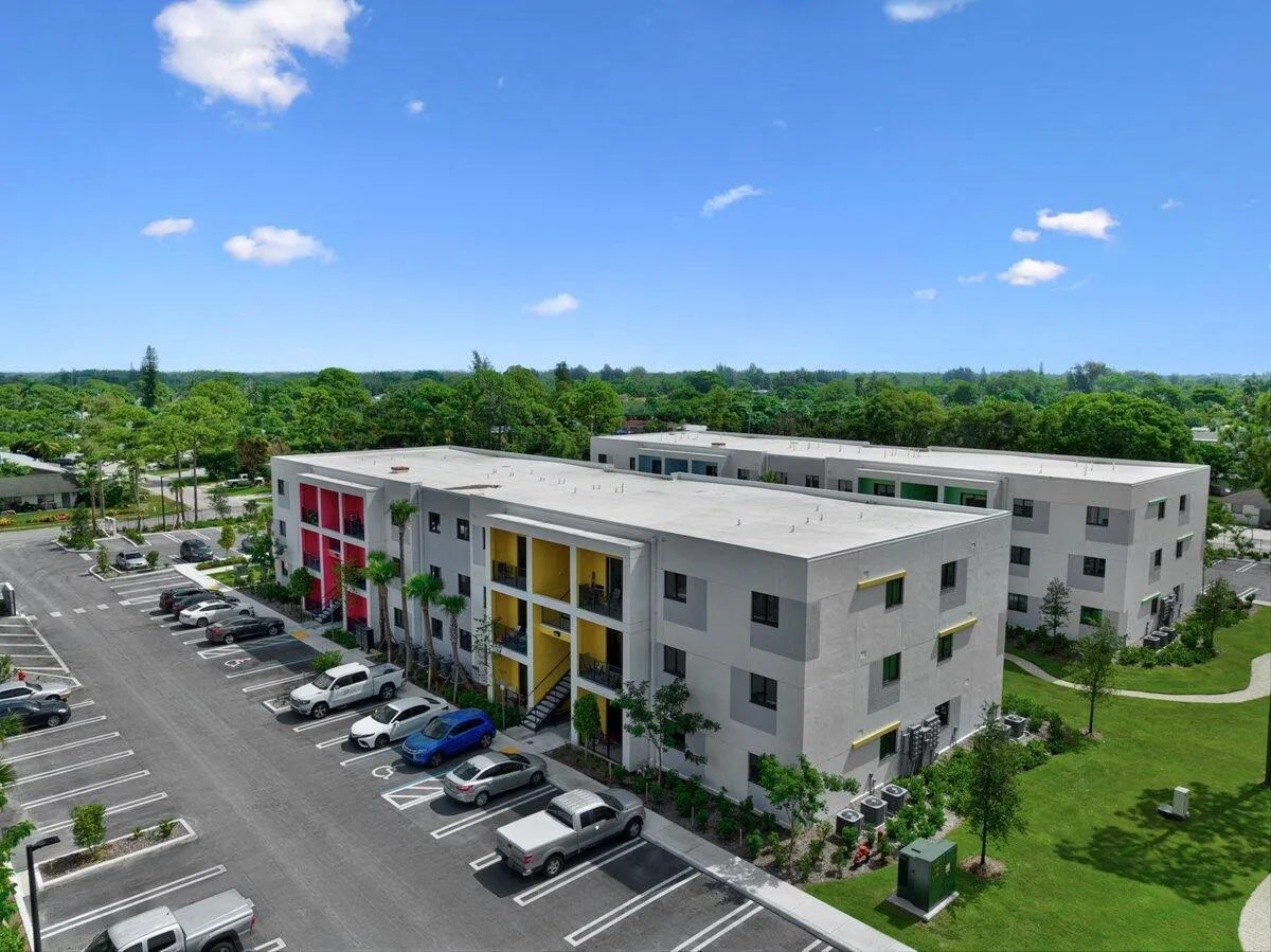 4250 Lakewood Road, #101