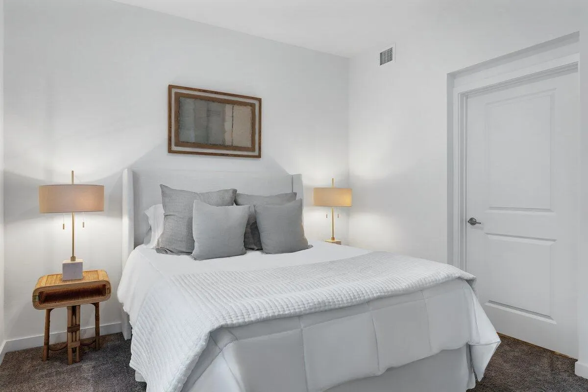 4250 Lakewood Road, #101