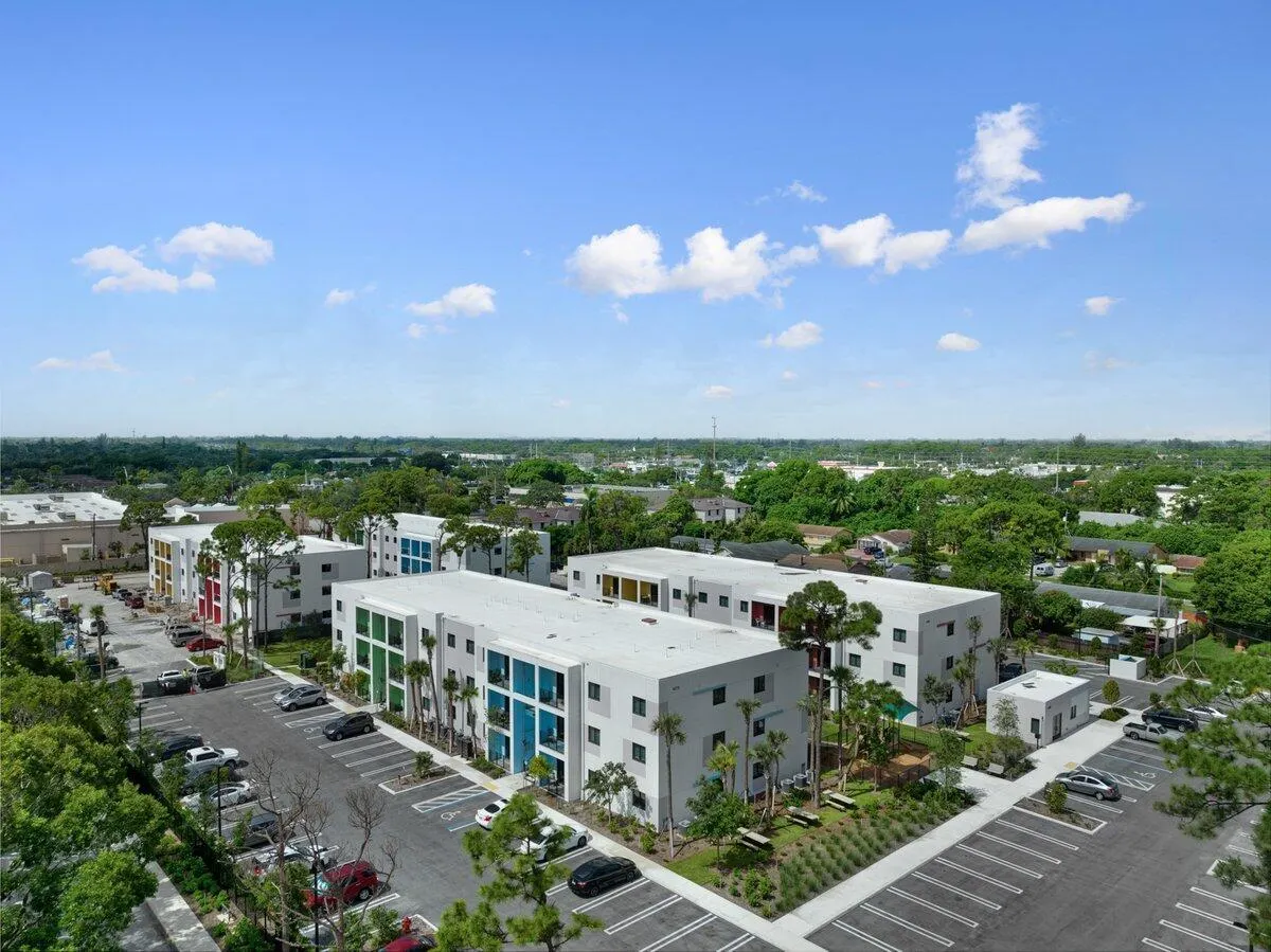 4250 Lakewood Road, #101