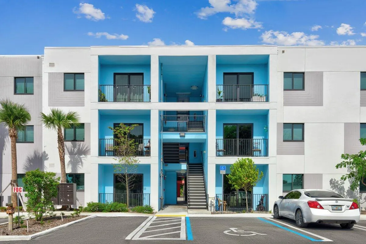 4250 Lakewood Road, #101