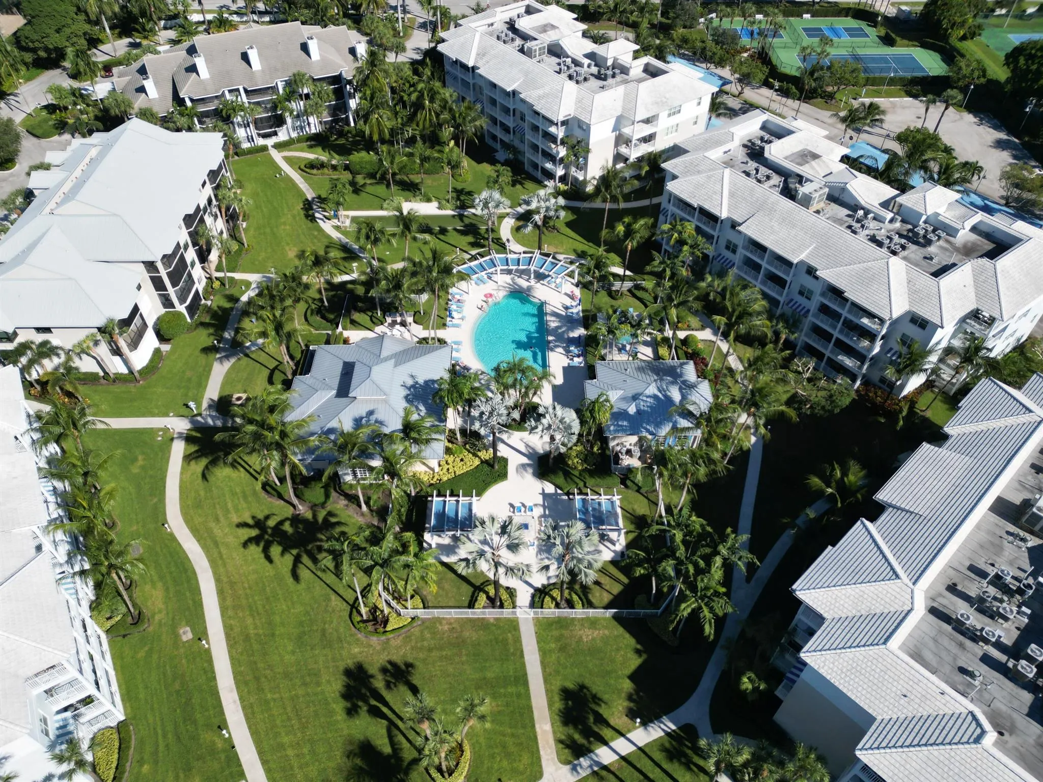 621 Bay Colony Drive S