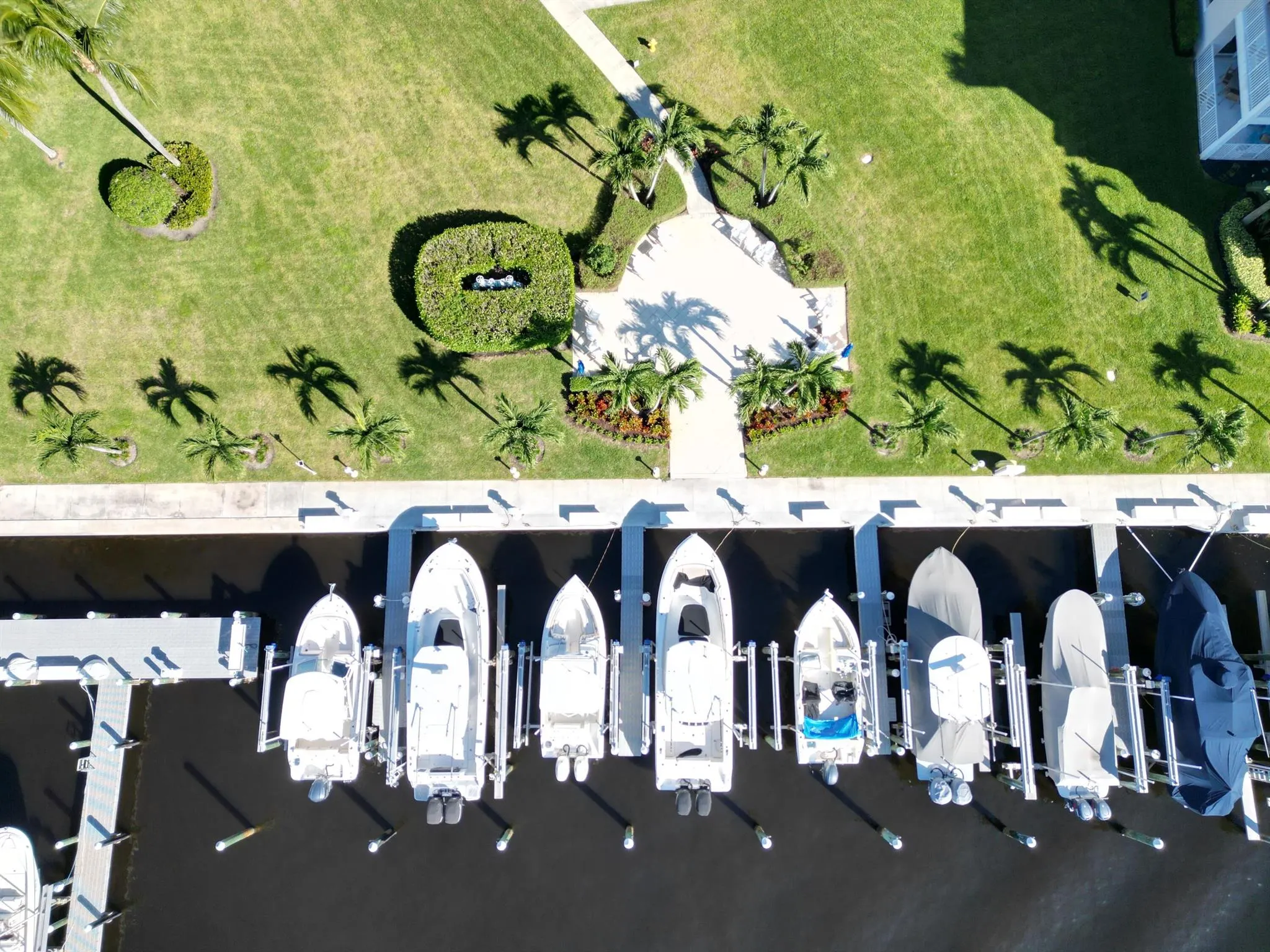 621 Bay Colony Drive S