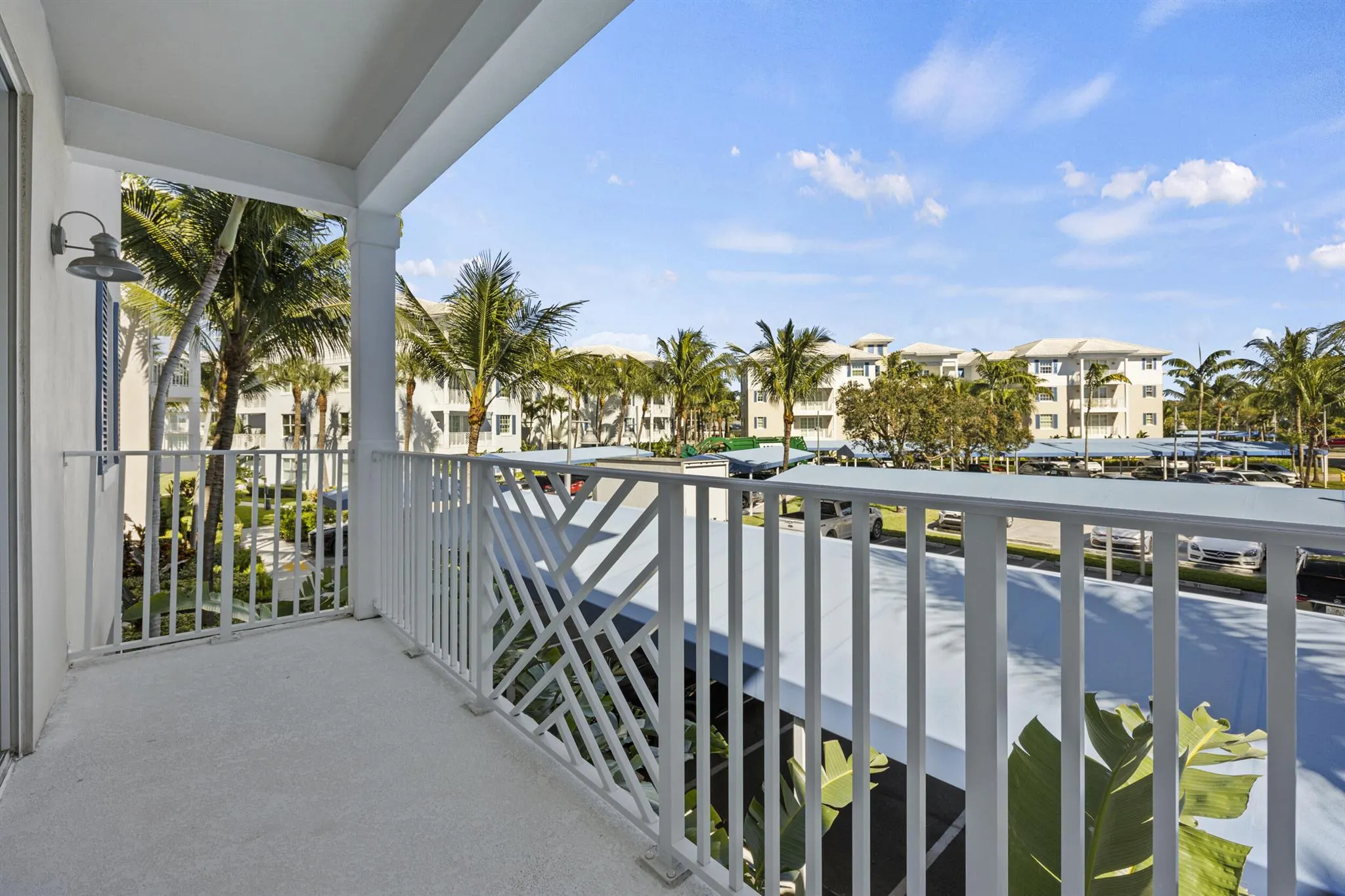 621 Bay Colony Drive S