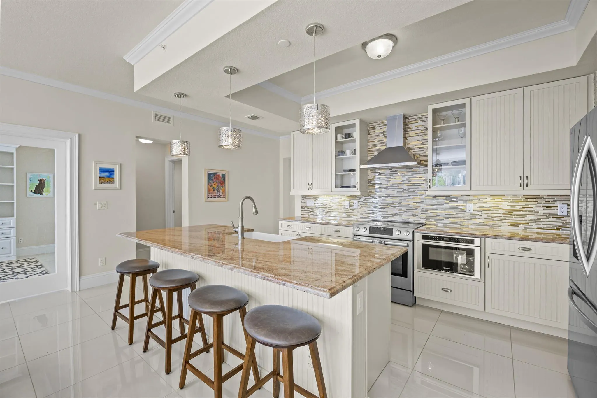 621 Bay Colony Drive S