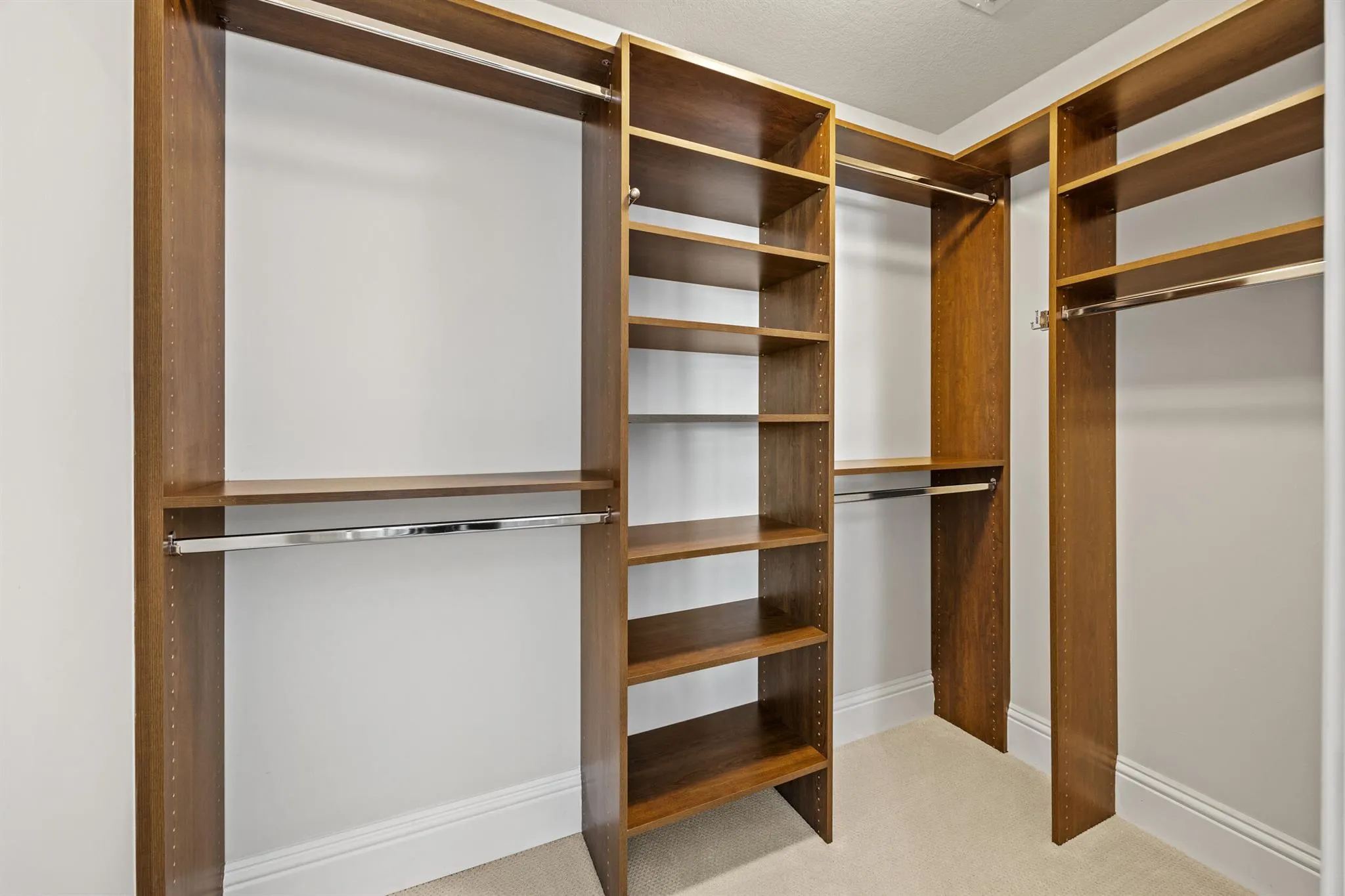 621 Bay Colony Drive S