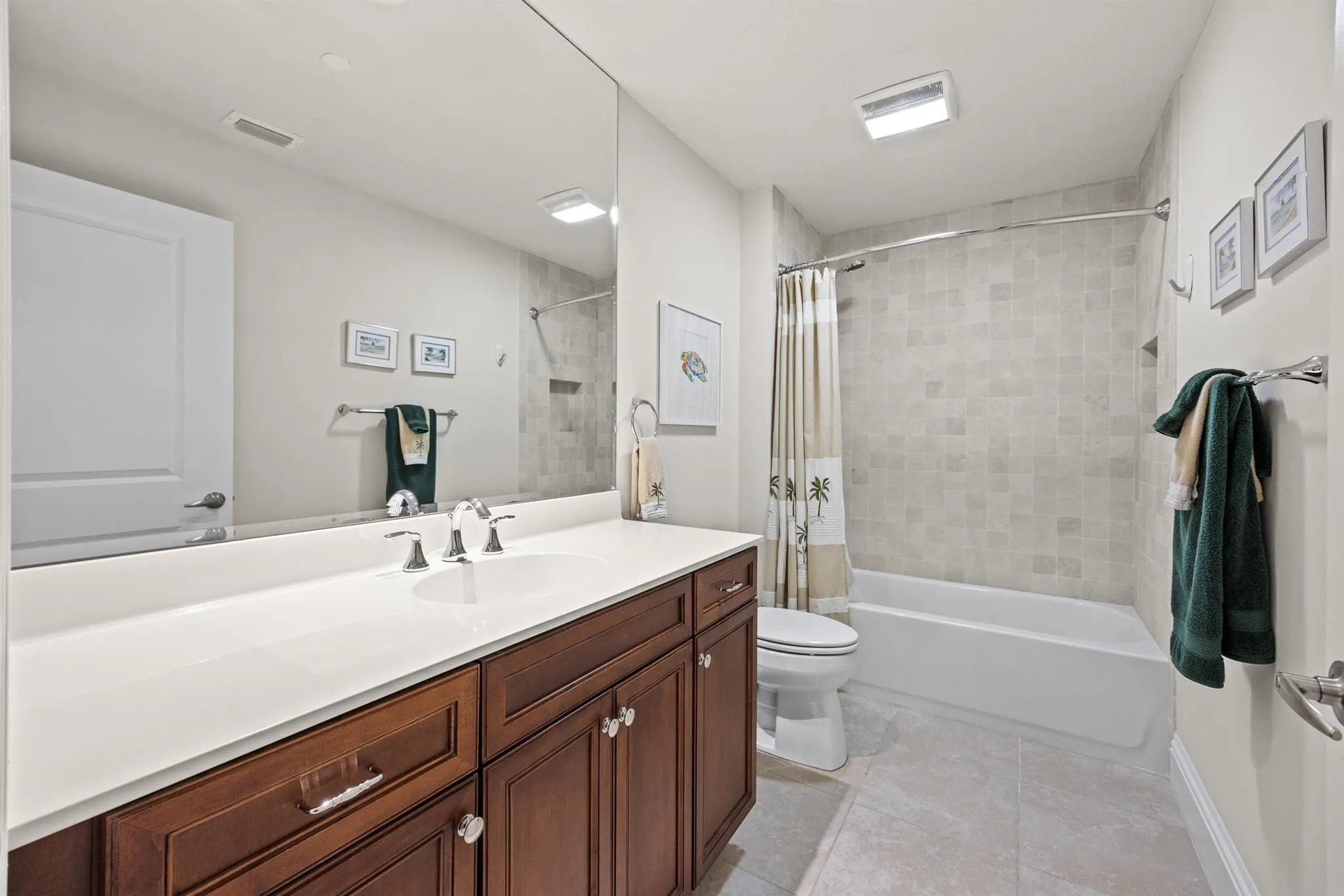 621 Bay Colony Drive S