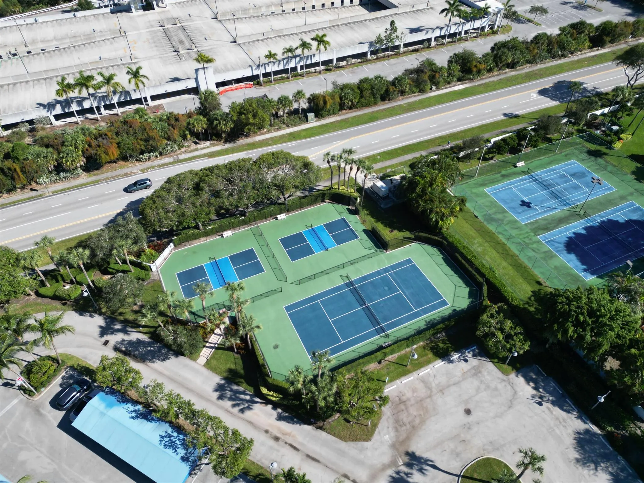 621 Bay Colony Drive S