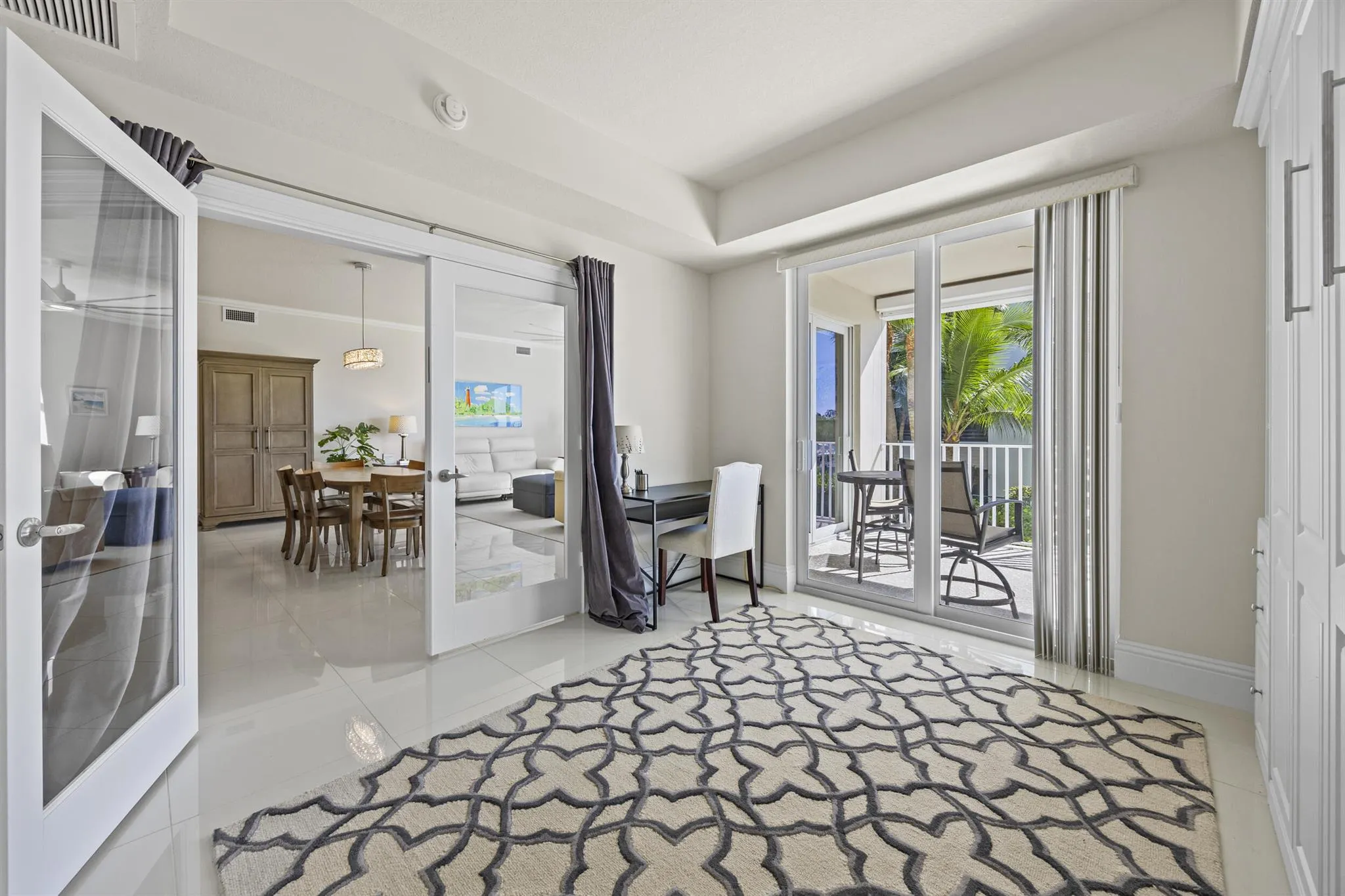 621 Bay Colony Drive S