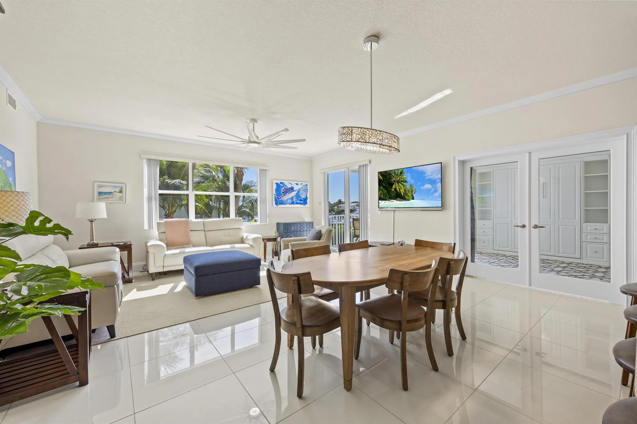 621 Bay Colony Drive S