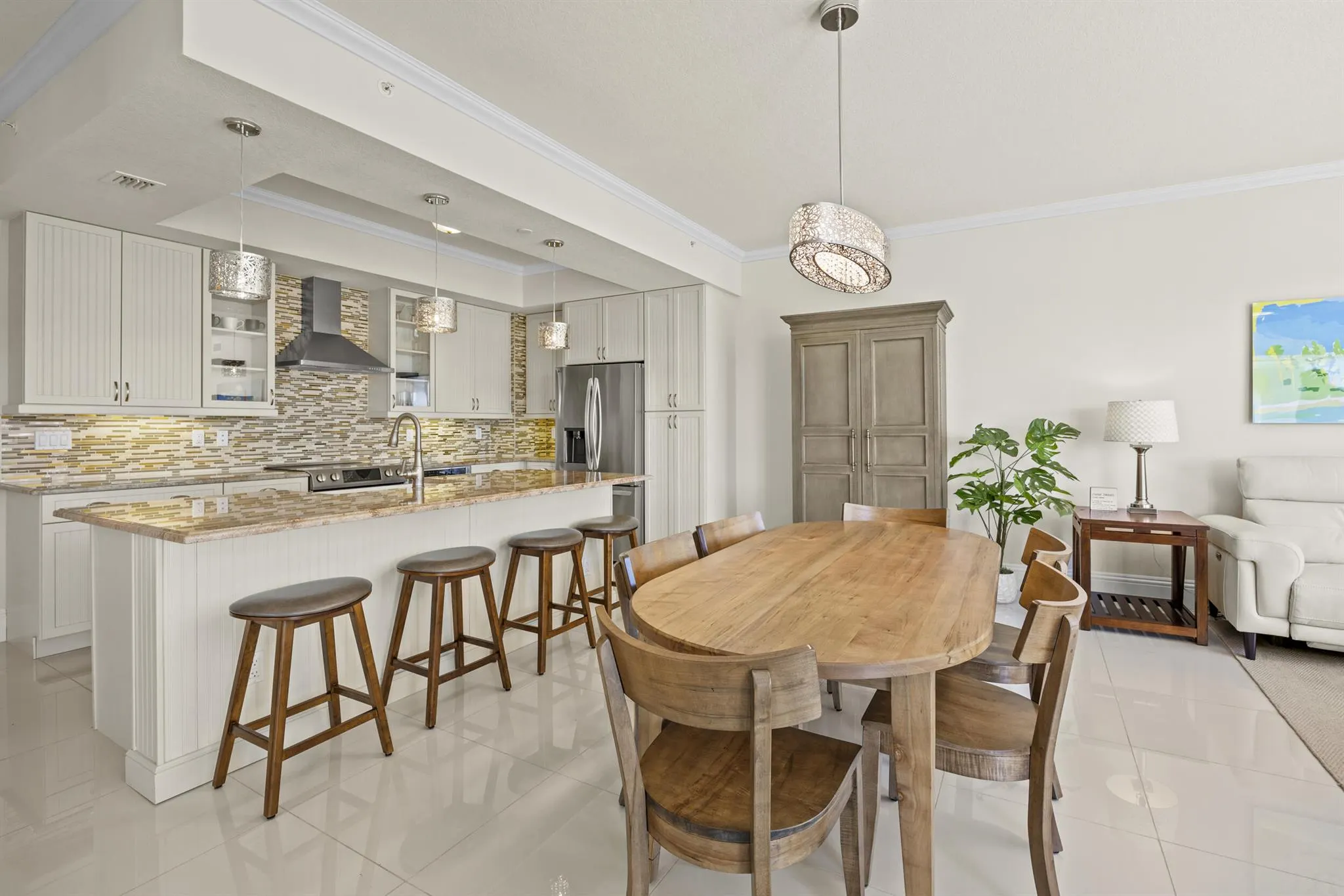 621 Bay Colony Drive S