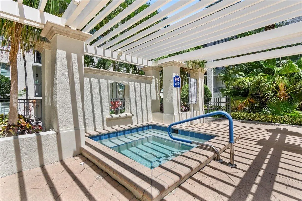 600 S Dixie Highway, #123