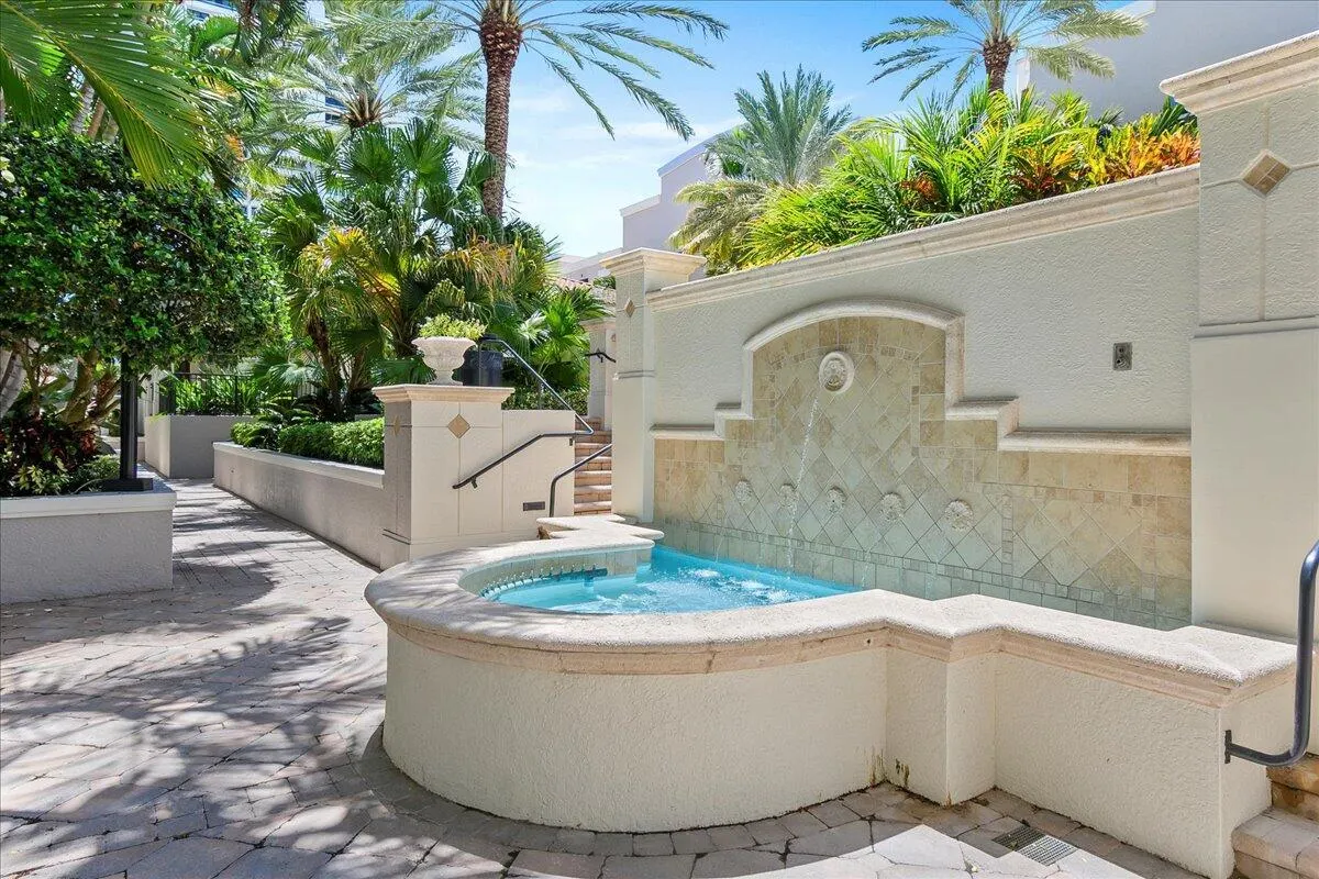 600 S Dixie Highway, #123