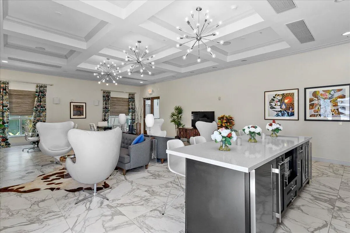 600 S Dixie Highway, #123