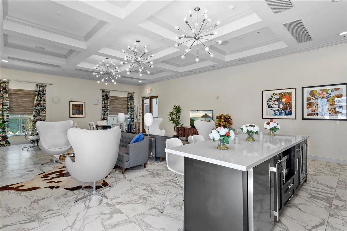 600 S Dixie Highway, #123