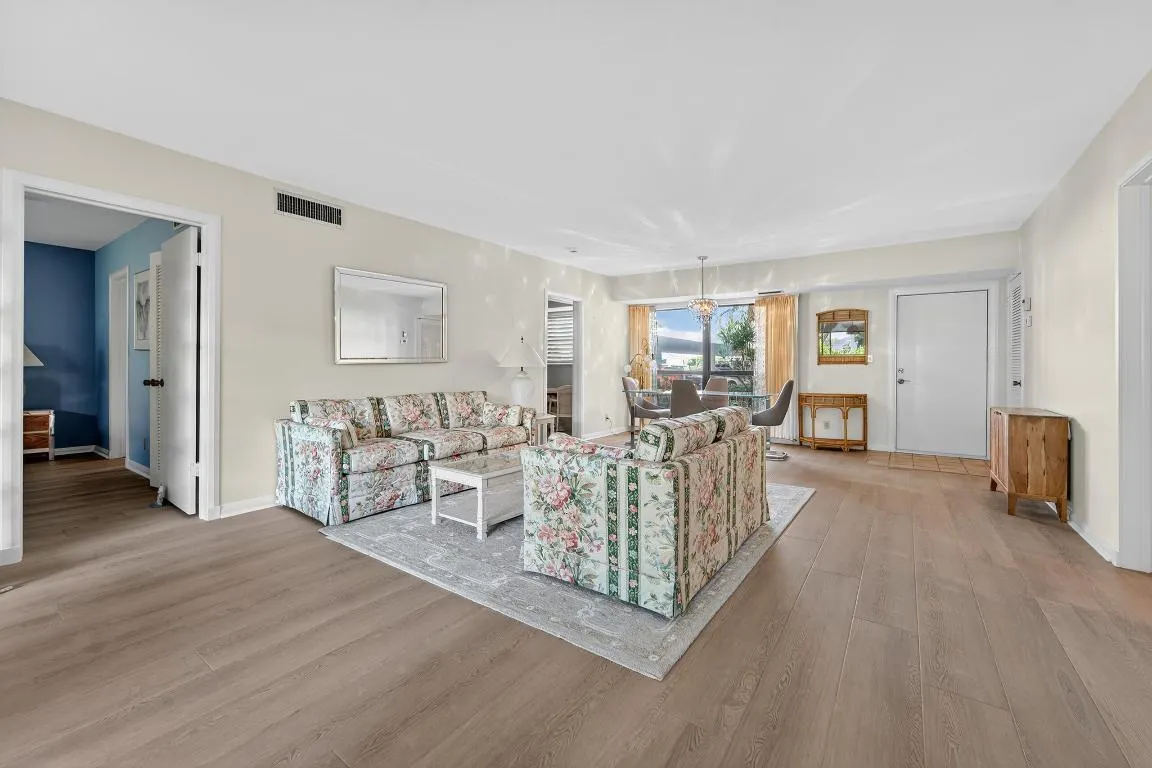6 Concourse Drive #A