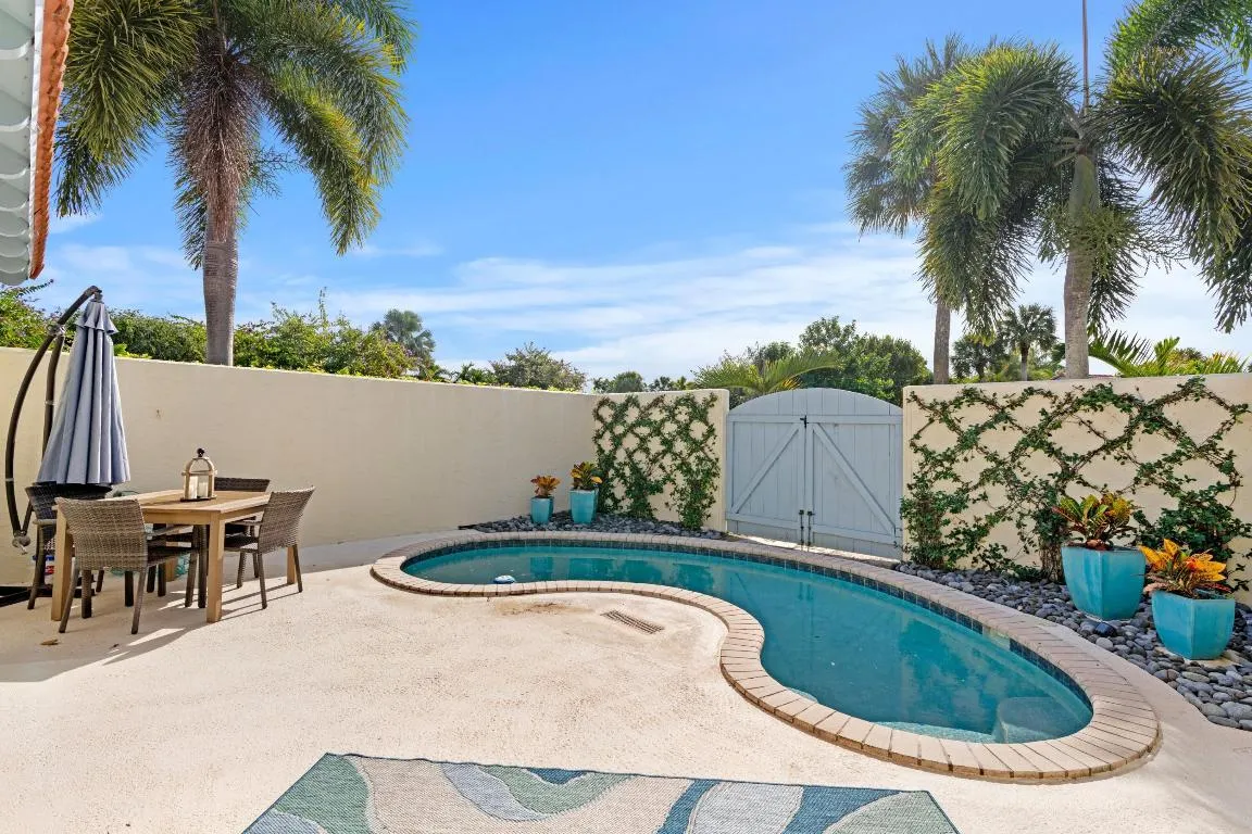 2211 Las Casitas Drive