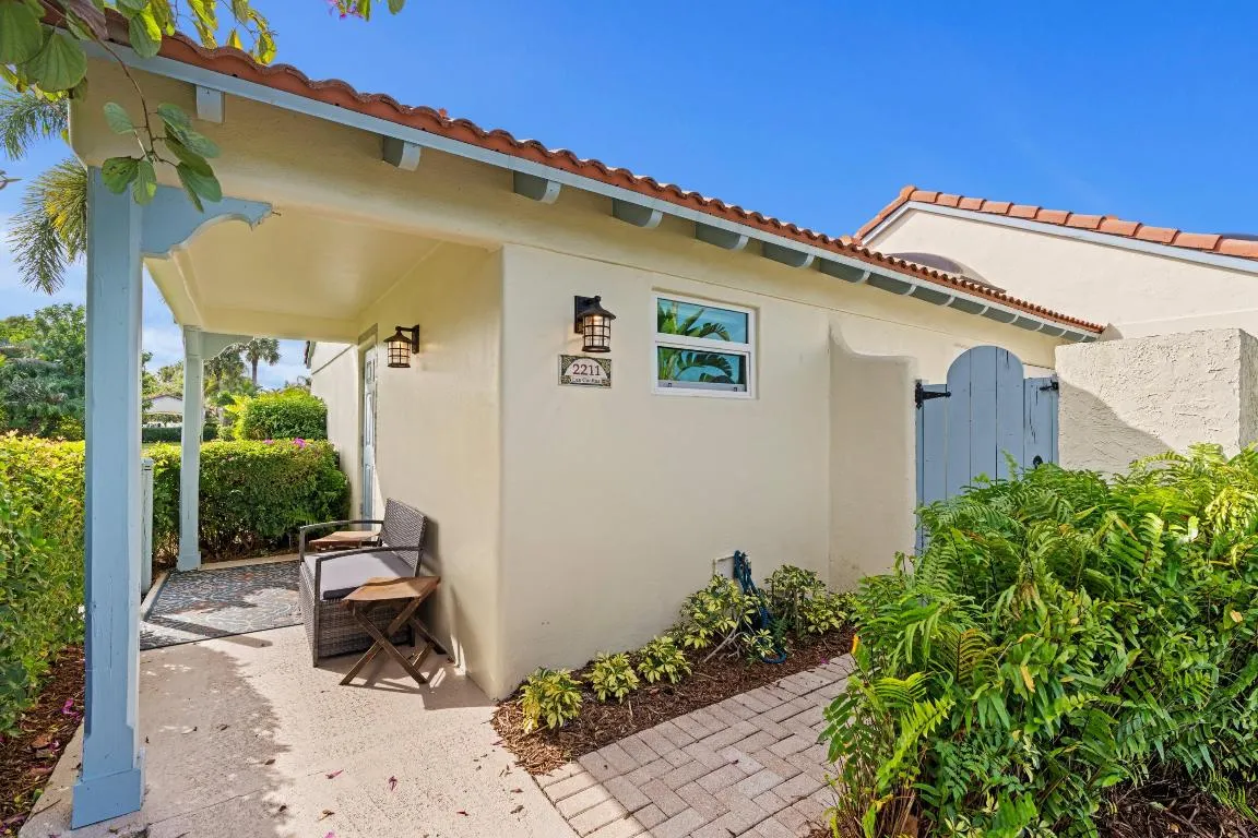 2211 Las Casitas Drive