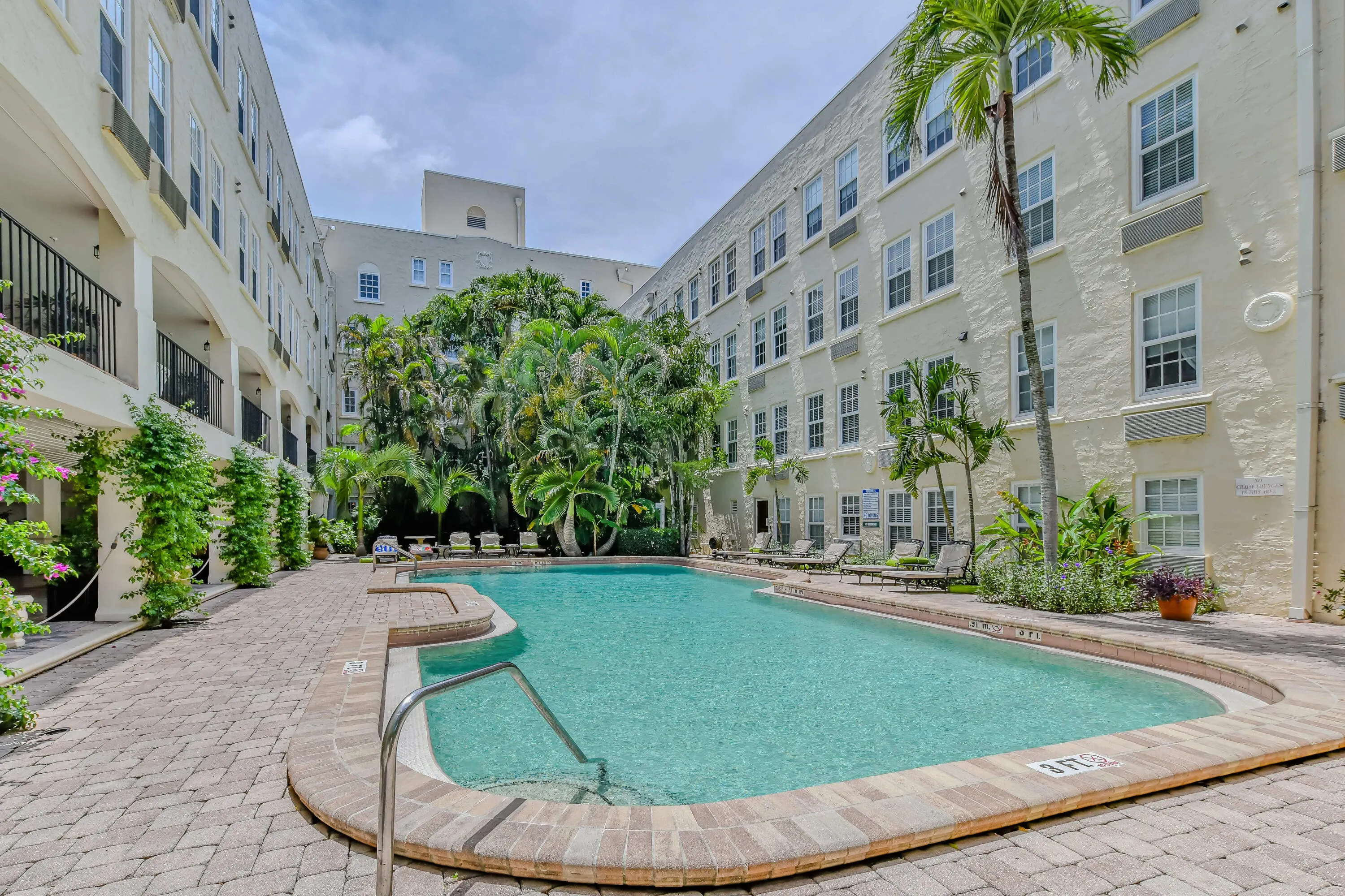 235 Sunrise Avenue #3013