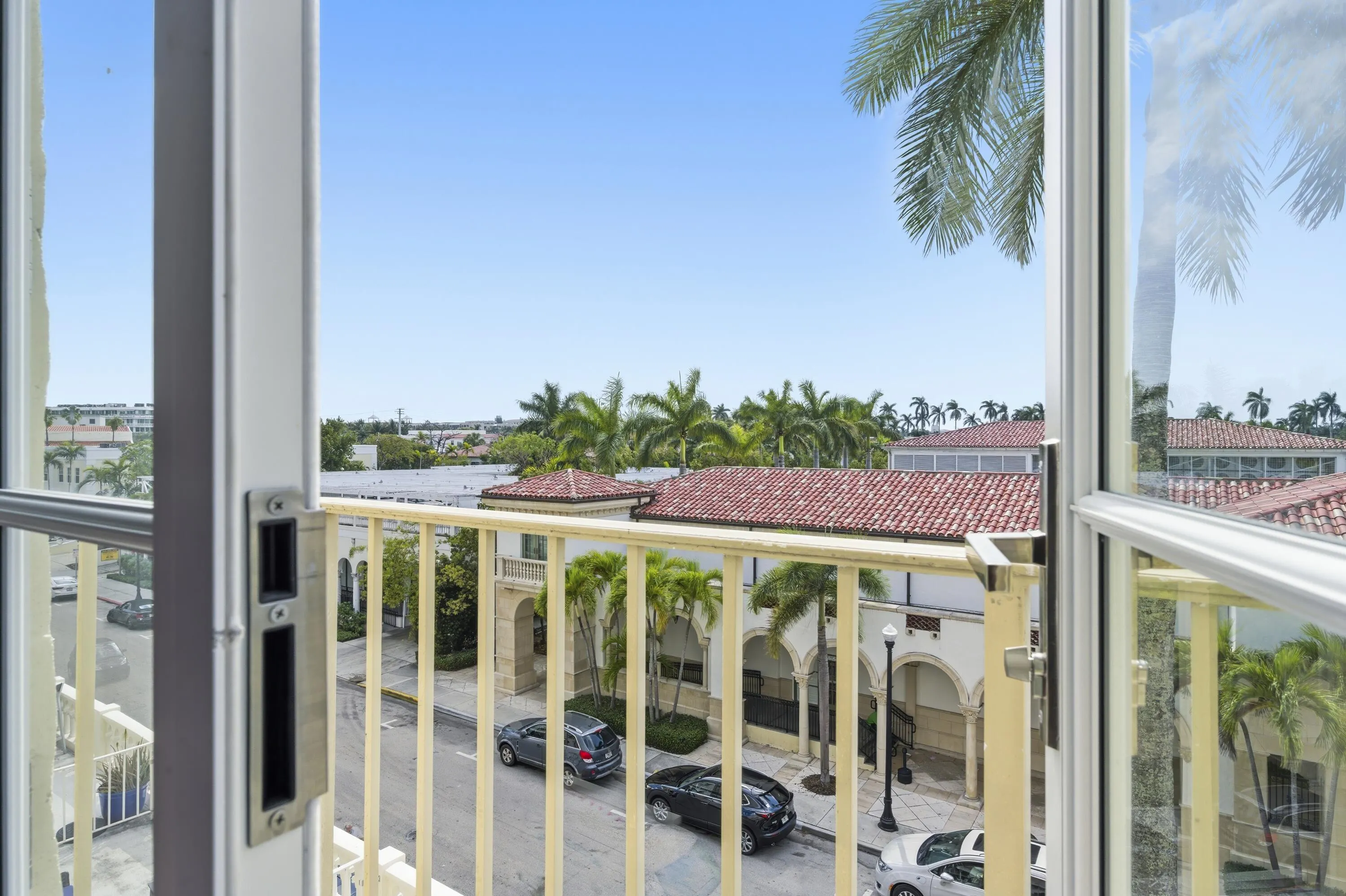 235 Sunrise Avenue #3013