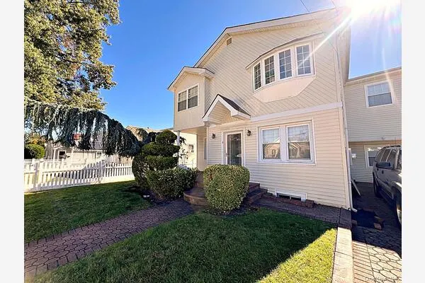 4 Brooks Avenue