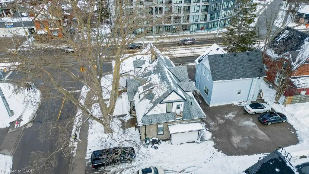 5 Agnes Street