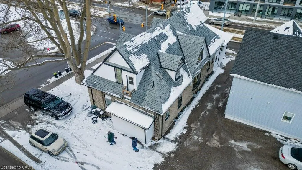 5 Agnes Street