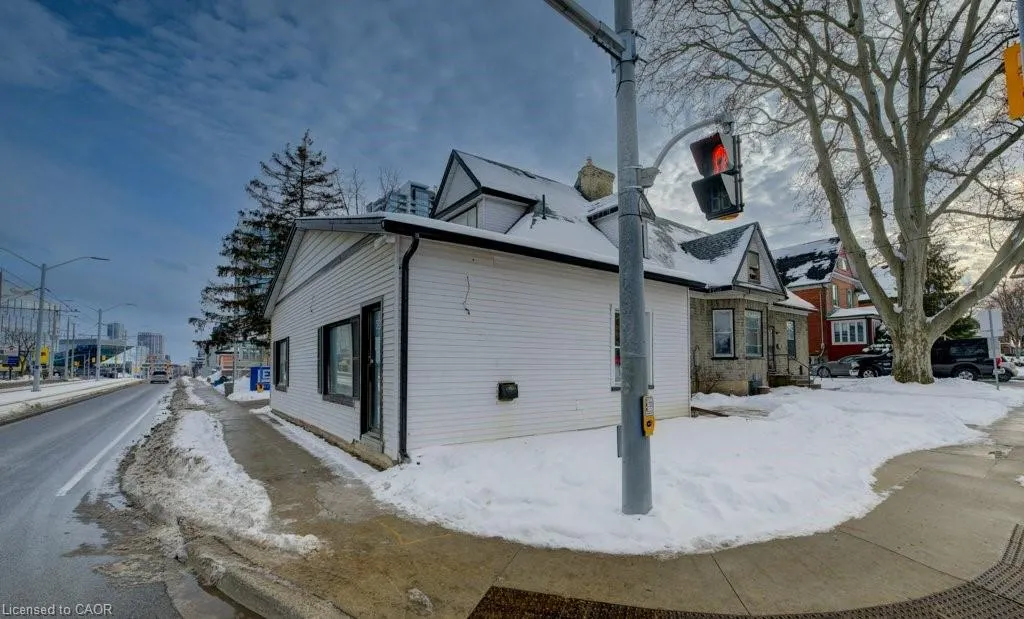 5 Agnes Street