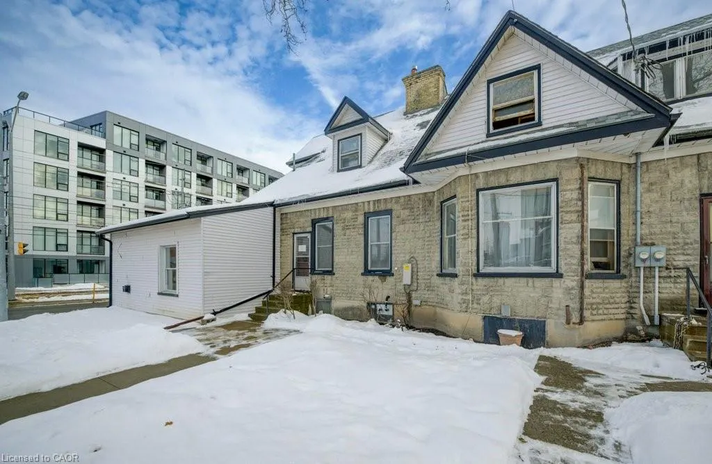 5 Agnes Street