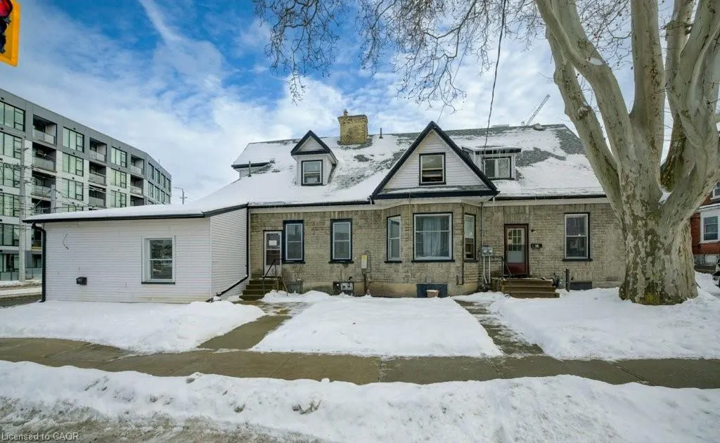 5 Agnes Street