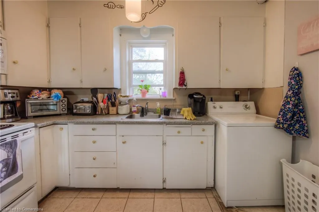 332 Queen Street W