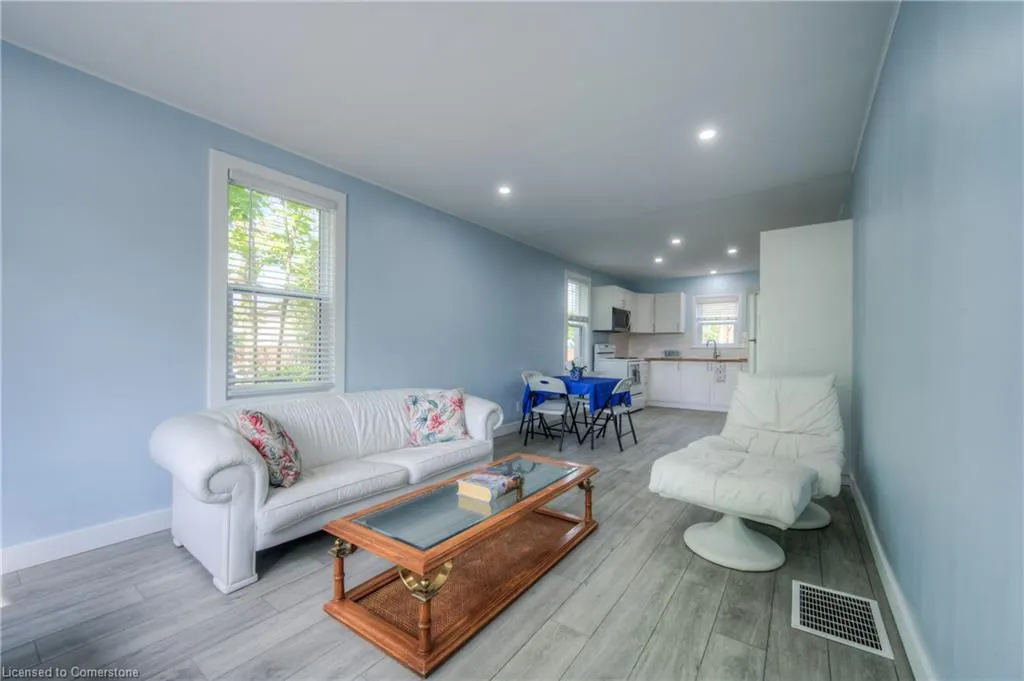 332 Queen Street W