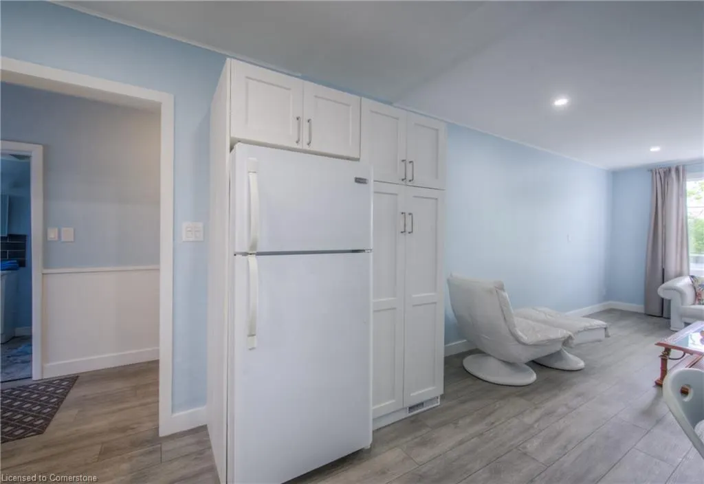 332 Queen Street W
