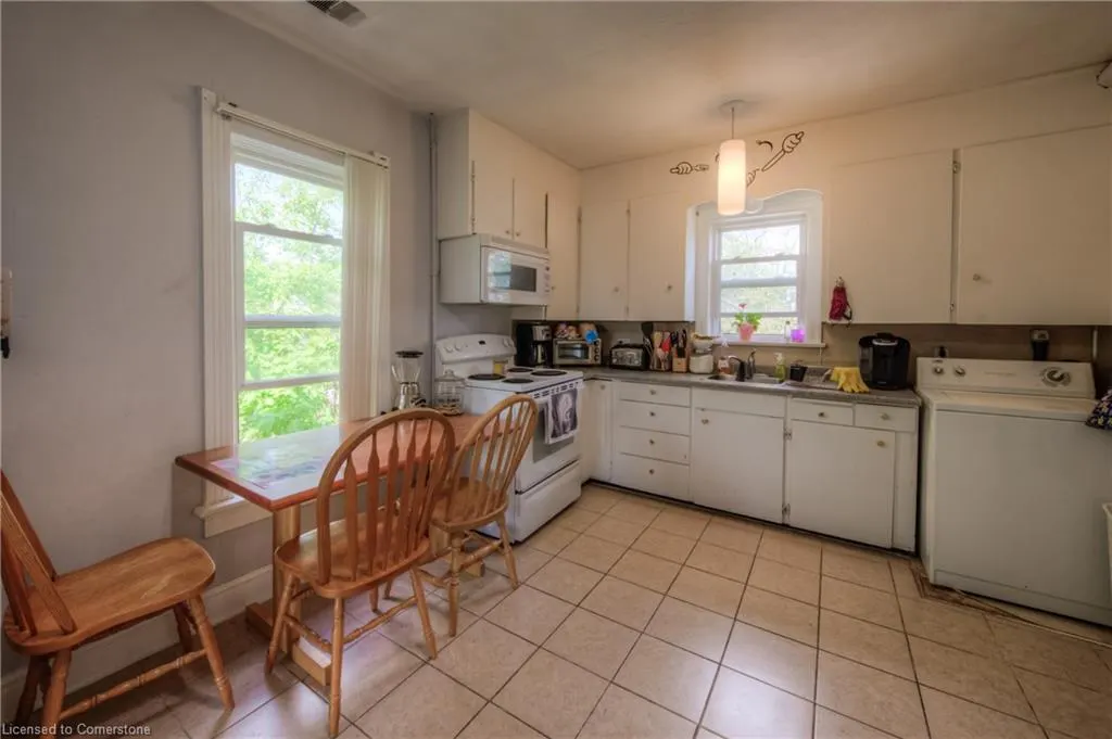 332 Queen Street W