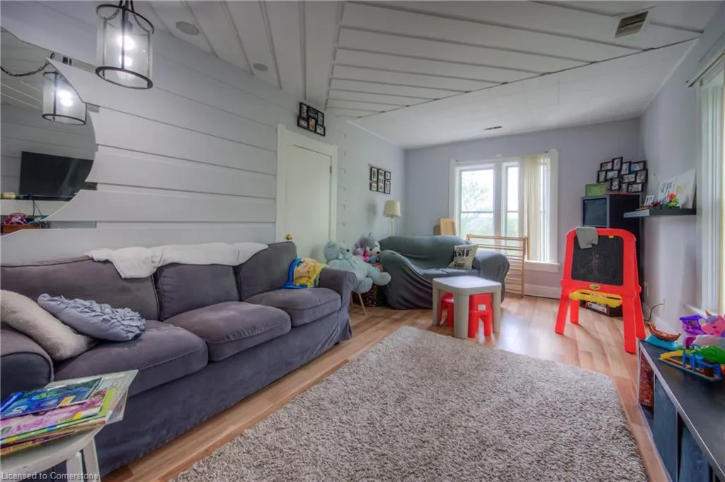 332 Queen Street W