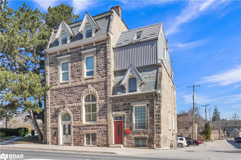 130 St David Street S
