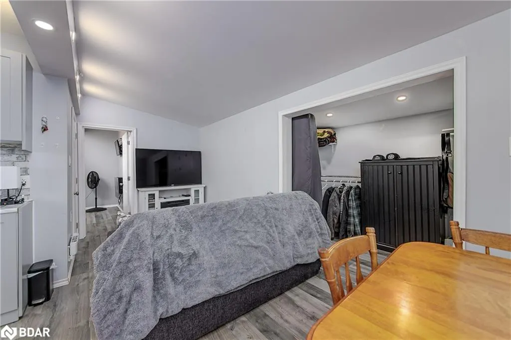 7 60th Street S