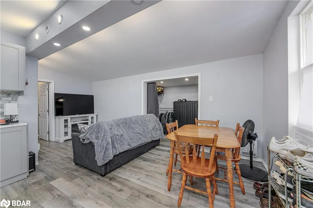 7 60th Street S