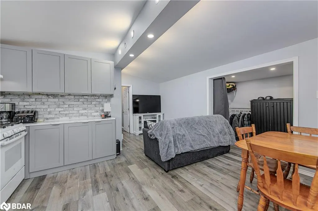 7 60th Street S