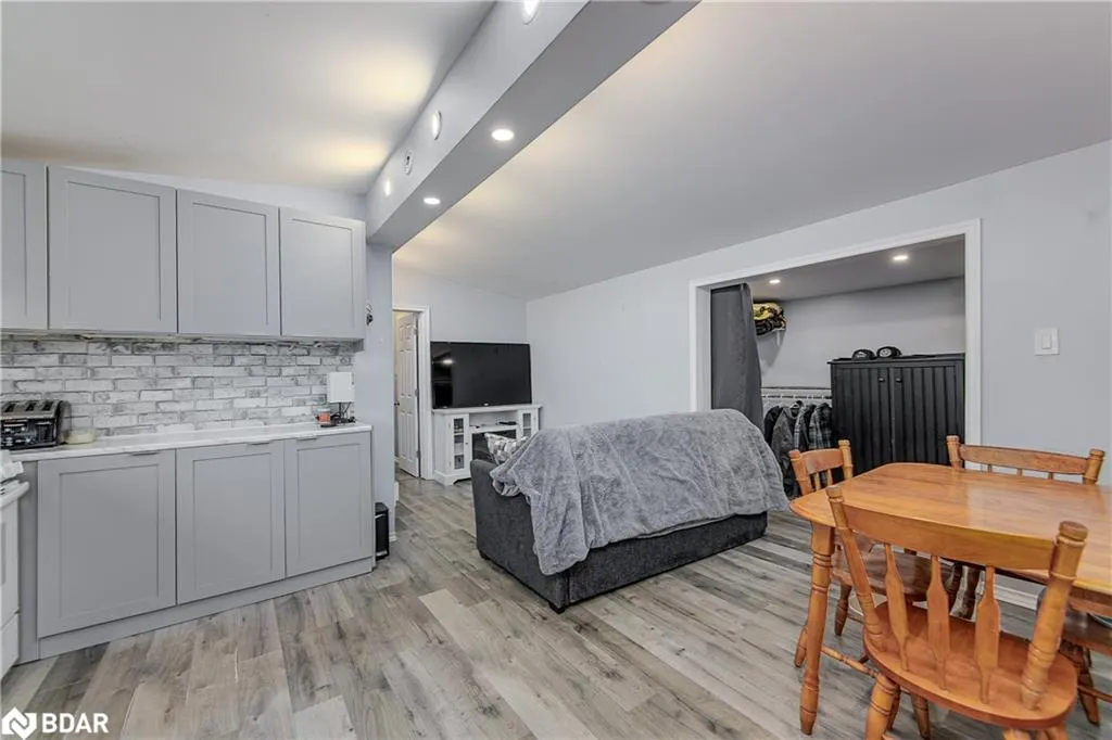 7 60th Street S