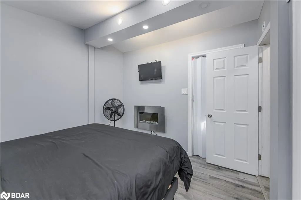 7 60th Street S