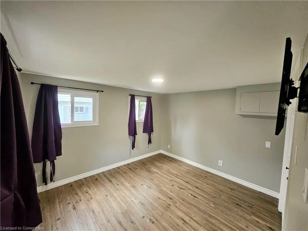 84 Wellington Street S, #2