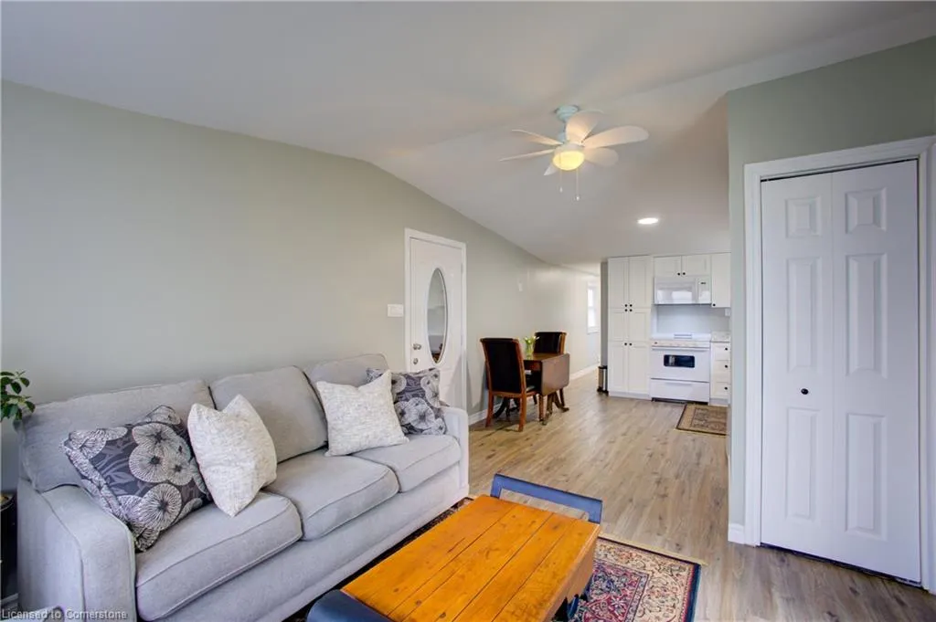 84 Wellington Street S, #2