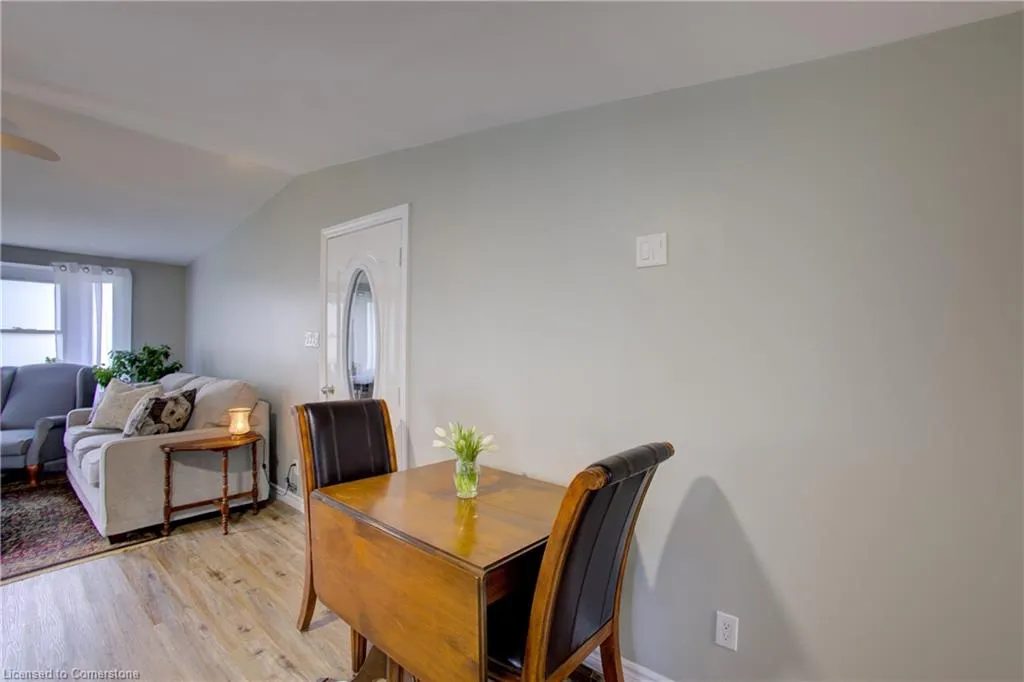 84 Wellington Street S, #2