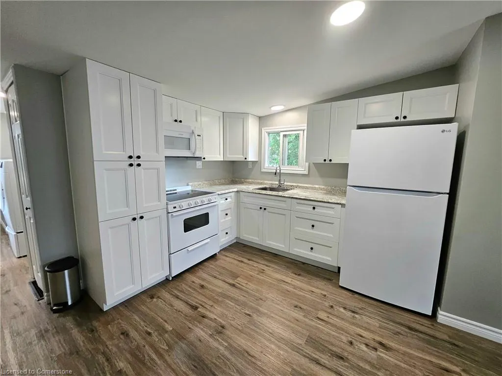 84 Wellington Street S, #2