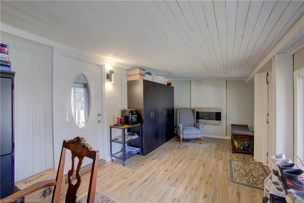 84 Wellington Street S, #2