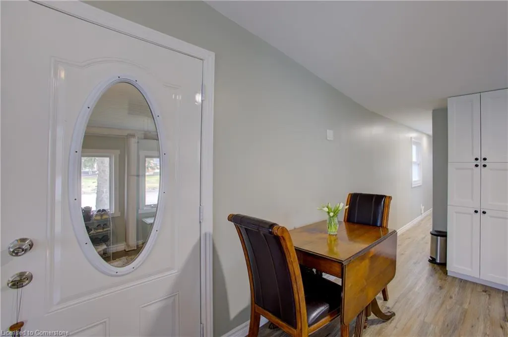 84 Wellington Street S, #2