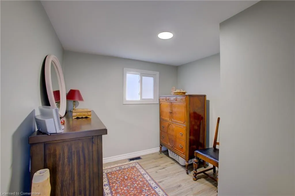 84 Wellington Street S, #2